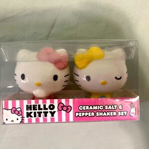 Salt and pepper hello kitty